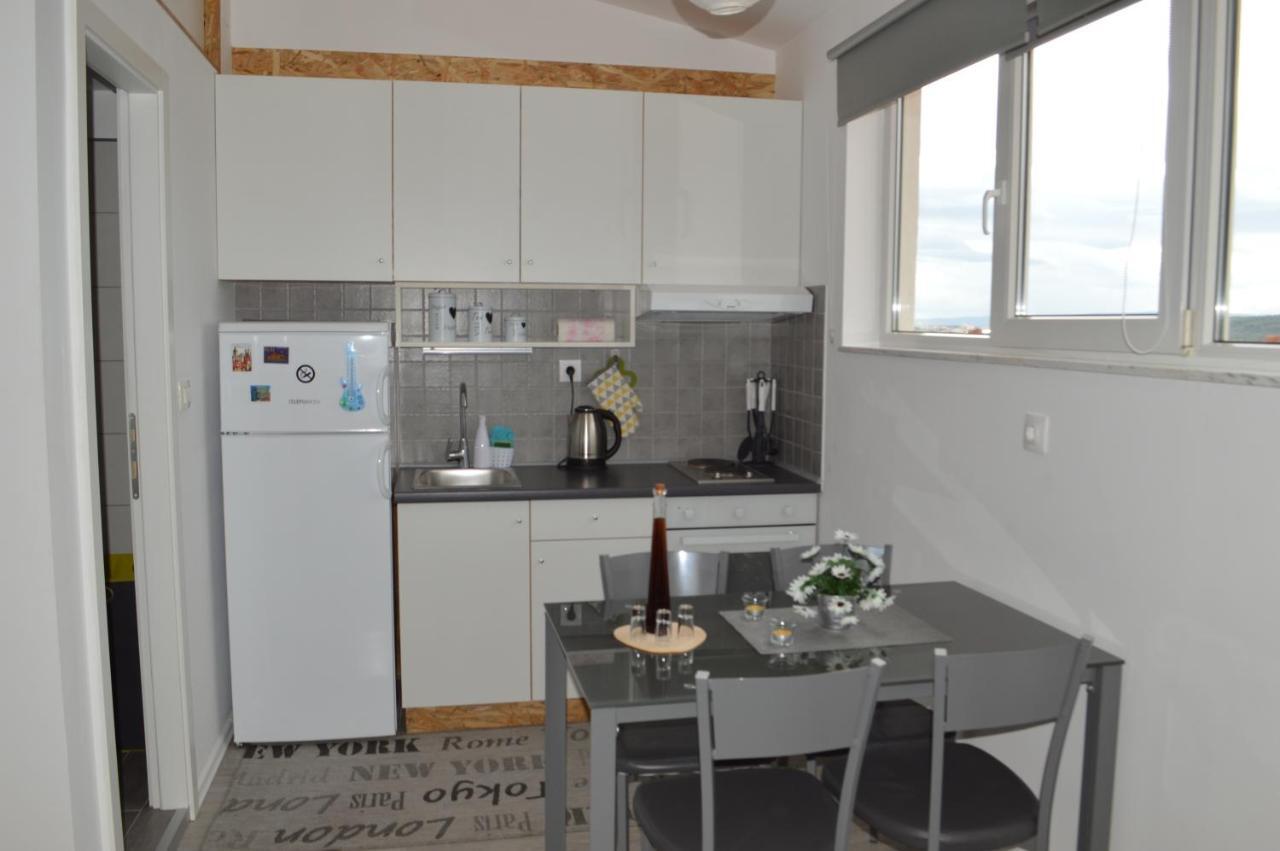 Apartman Luka Kaštela Buitenkant foto